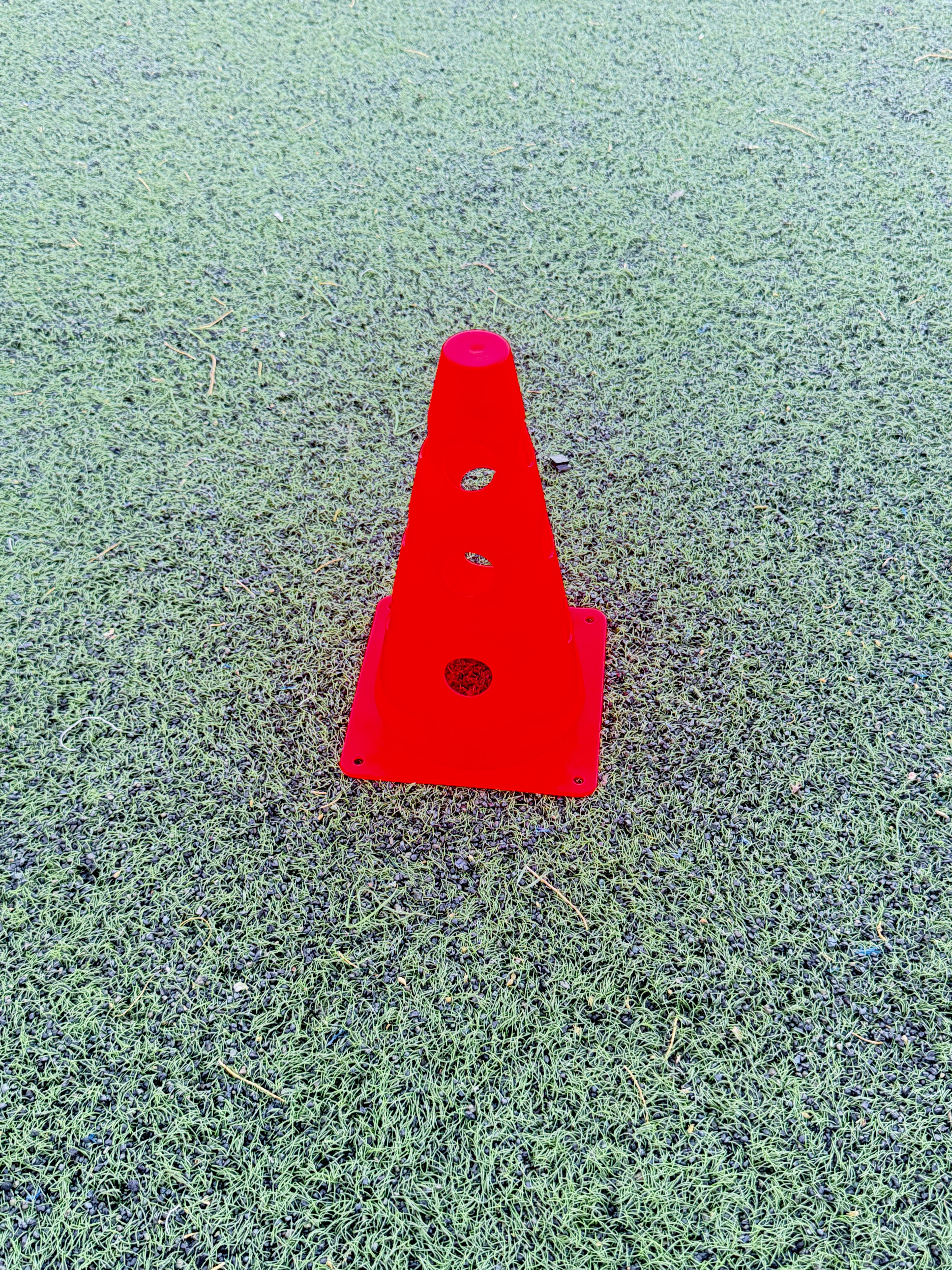 Conos con agujeros (1 ud)