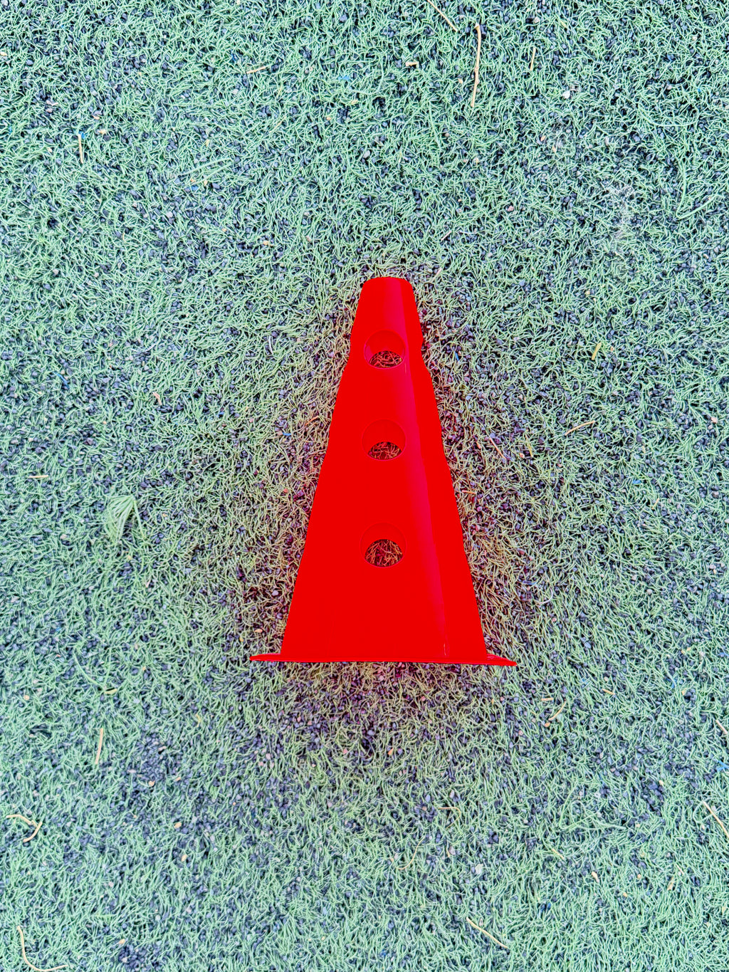 Conos con agujeros (1 ud)