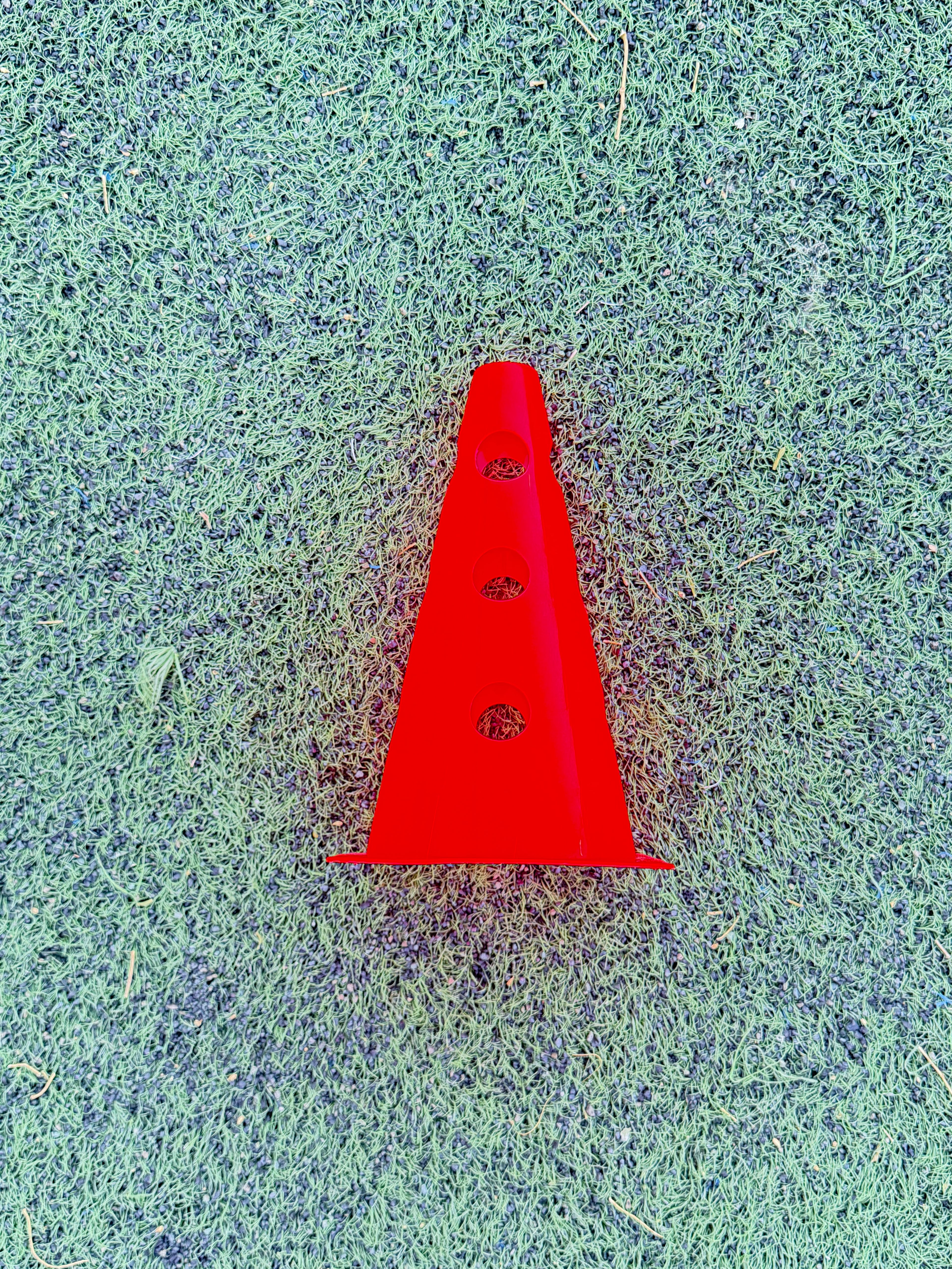 Conos con agujeros (1 ud)