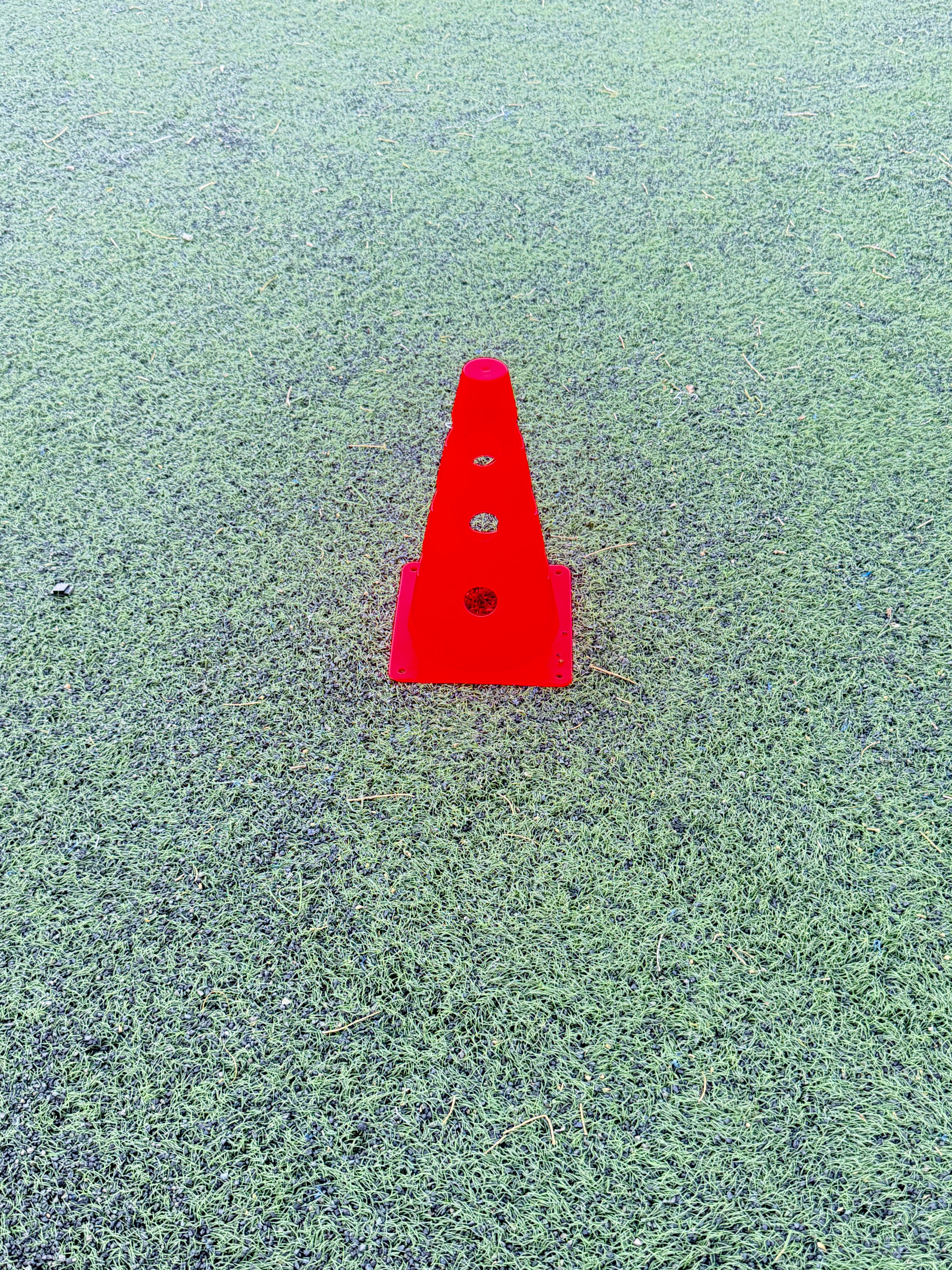 Conos con agujeros (1 ud)